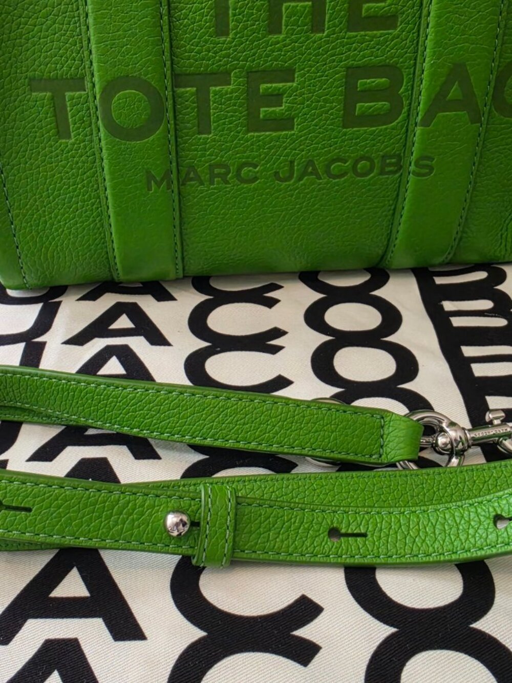 Marc Jacobs Small Leather Green Tote Crossbody w/ Matching Wallet & Tote Charm - Picture 4 of 17